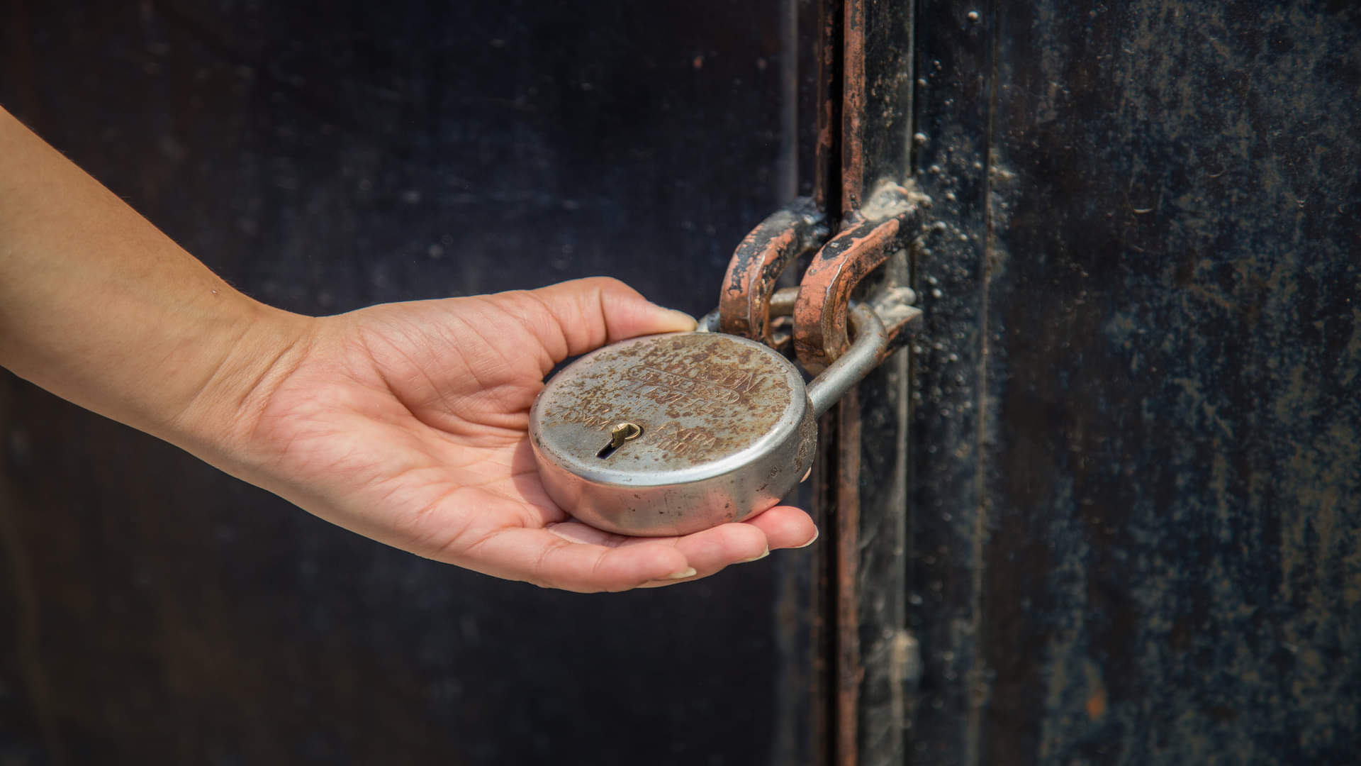 How To Remove Rust From Window And Door Know The Tips And Tricks In Hindi