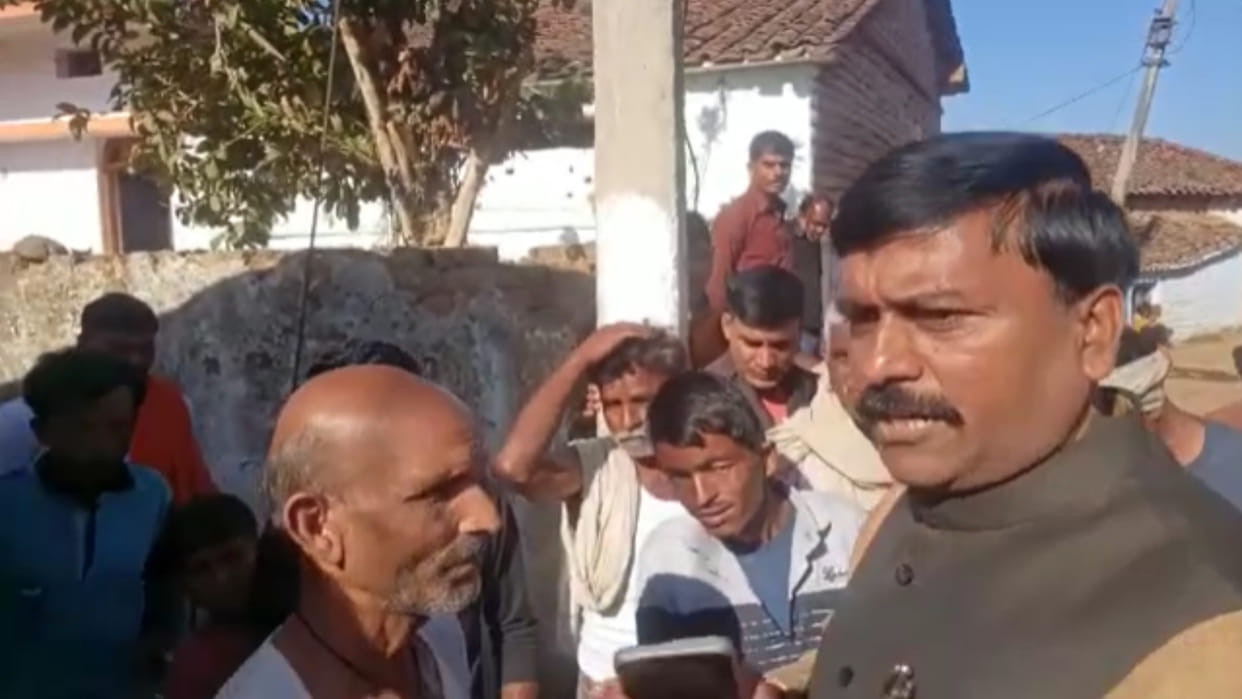 Ward residents stopped BJP MLA Dharmendra Singh taking Vikas Yatra, asked for four years account
