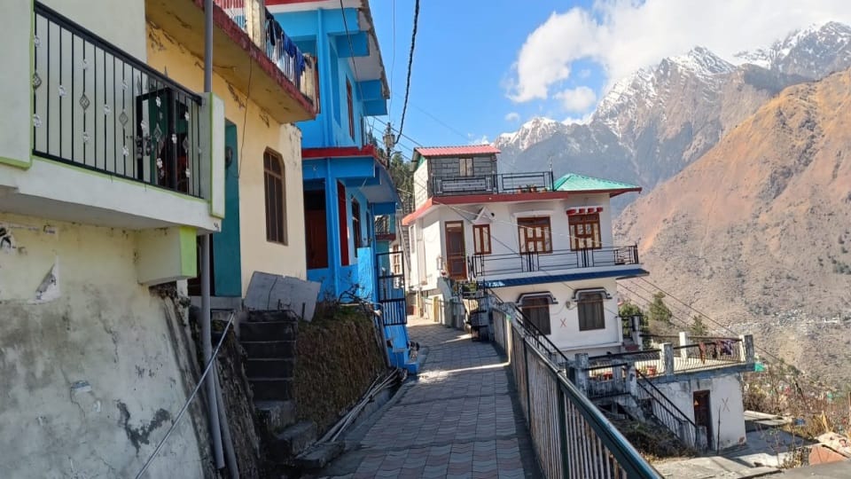 Joshimath: 181 Unsafe houses vacated from four most affected wards by landslides Photos