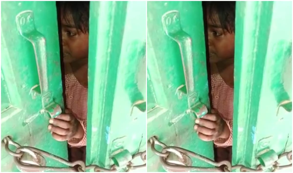 Girl Student remained closed for one and a half hours in Composite School in jaunpur teacher left