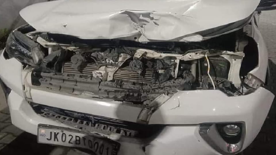 Jammu Kashmir: Accident of former minister Lal Singh car near Ghagwal
