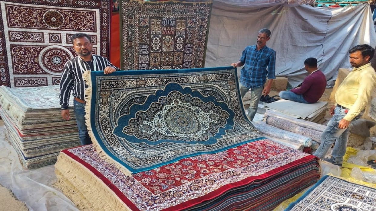 Mirzapur carpet is not getting attention of people in Surajkund fair
