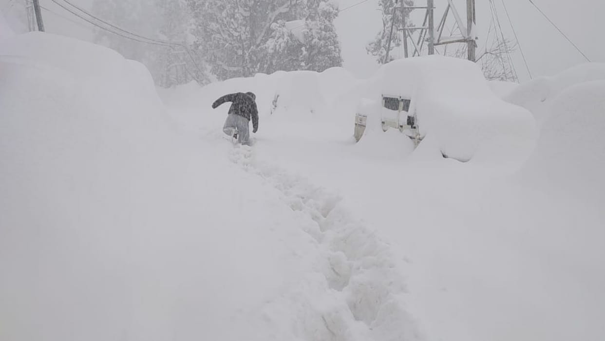 Himachal Pradesh traffic route change due to ATAL tunnel Heavy snowfall in mountains