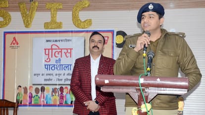 SP City Rahul Bhati  made students aware about cybercrime in Bareilly