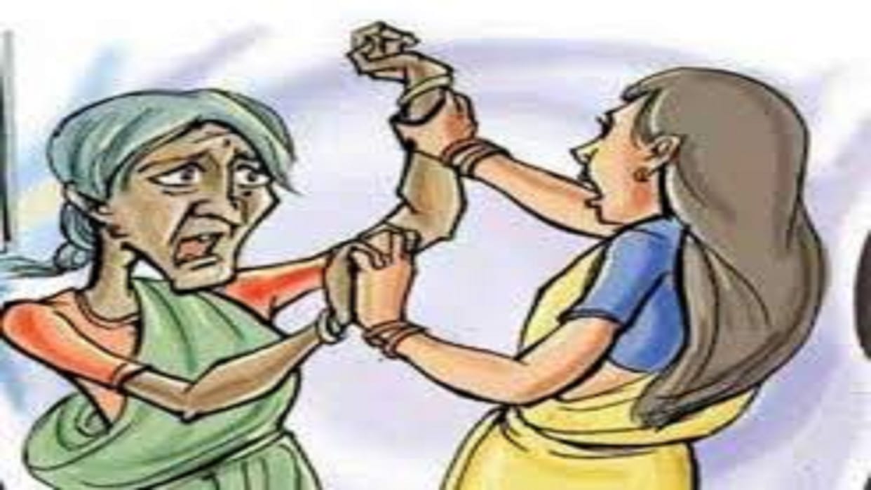 Fierce fight between female teachers in primary school, two children also injured