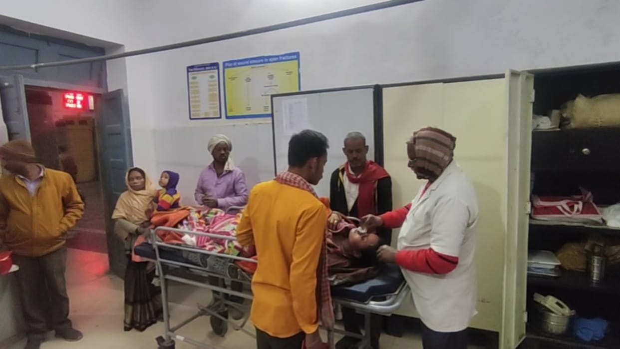 Three people injured due to pressure cooker explosion while cooking food in Sindhi camp of Satna city