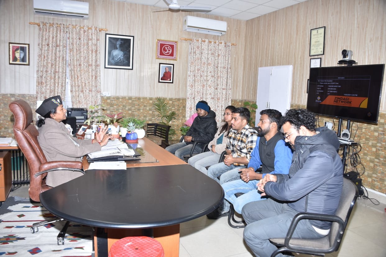 Dehradun lathicharge Uttarakhand unemployed union Members interacted with Additional CS Radha Raturi