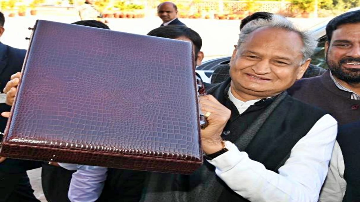 Rajasthan Budget: Huge lapse from CM Gehlot in the election year, opposition encircles on reading old budget