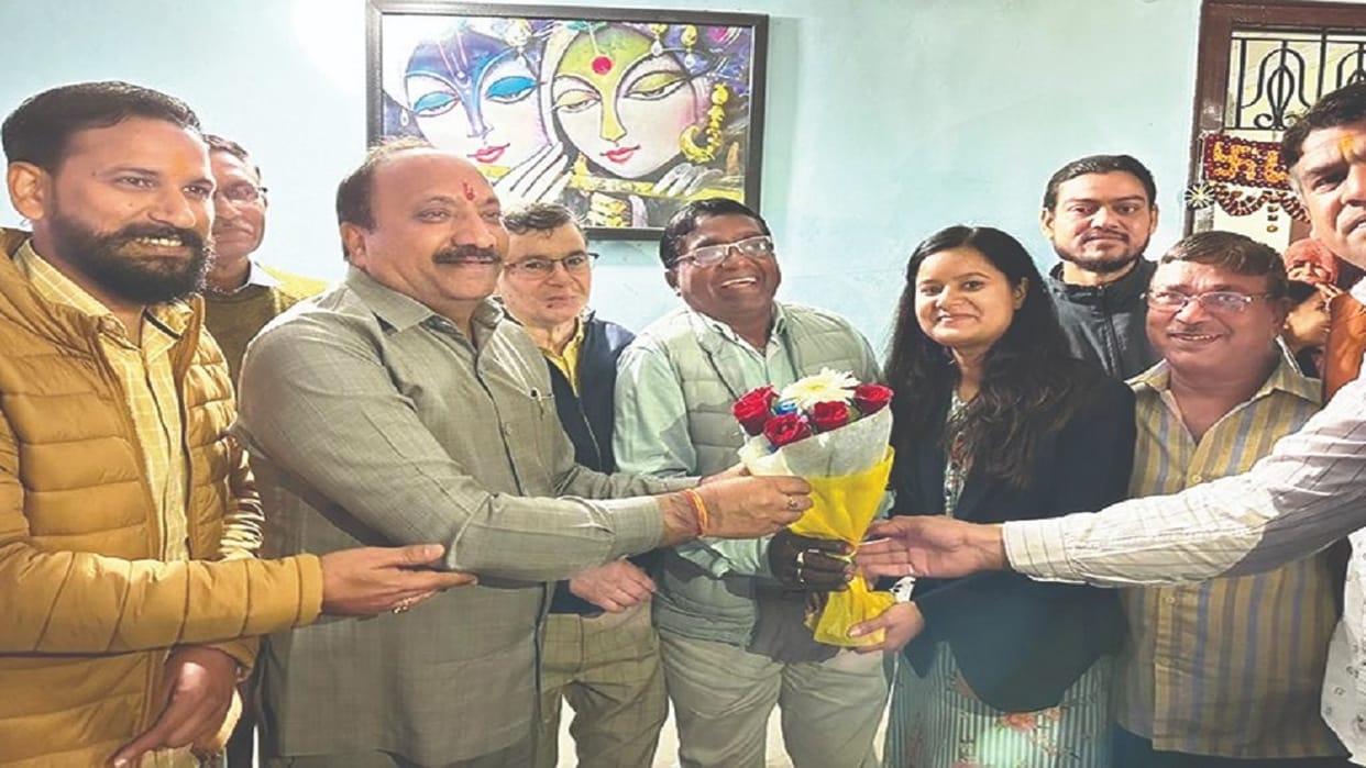 Ritu Bansiwal of Gurugram selected in Haryana Civil Service MLA Sudhir Singla congratulated reaching home