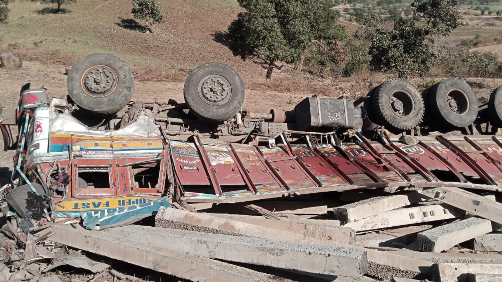 painful road accidents in many cities of Madhya Pradesh, three died in Indore