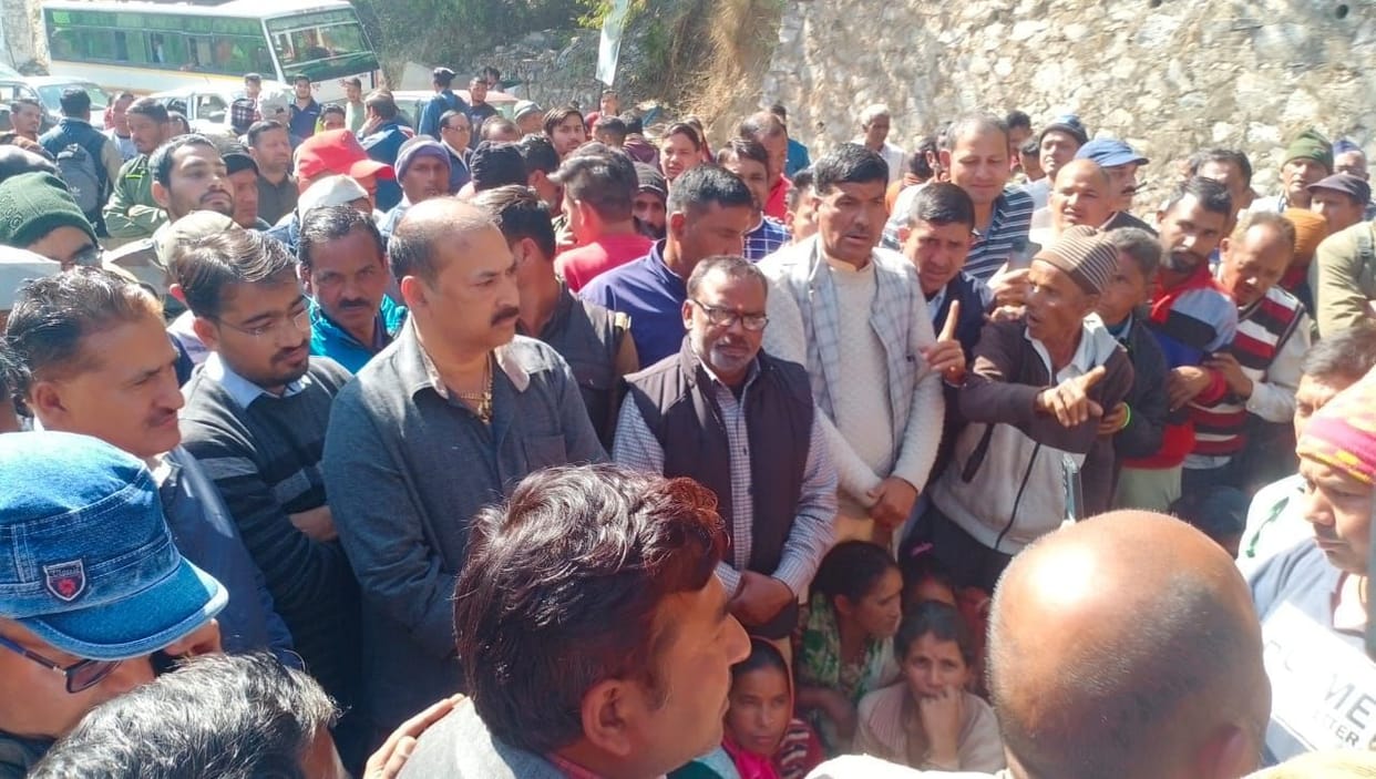 Women Killed By Tiger, People Stage Jam in NH