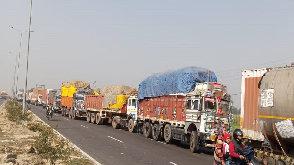 Ban on heavy vehicles going from Delhi to Lucknow due to Nivesh Mahakumbh