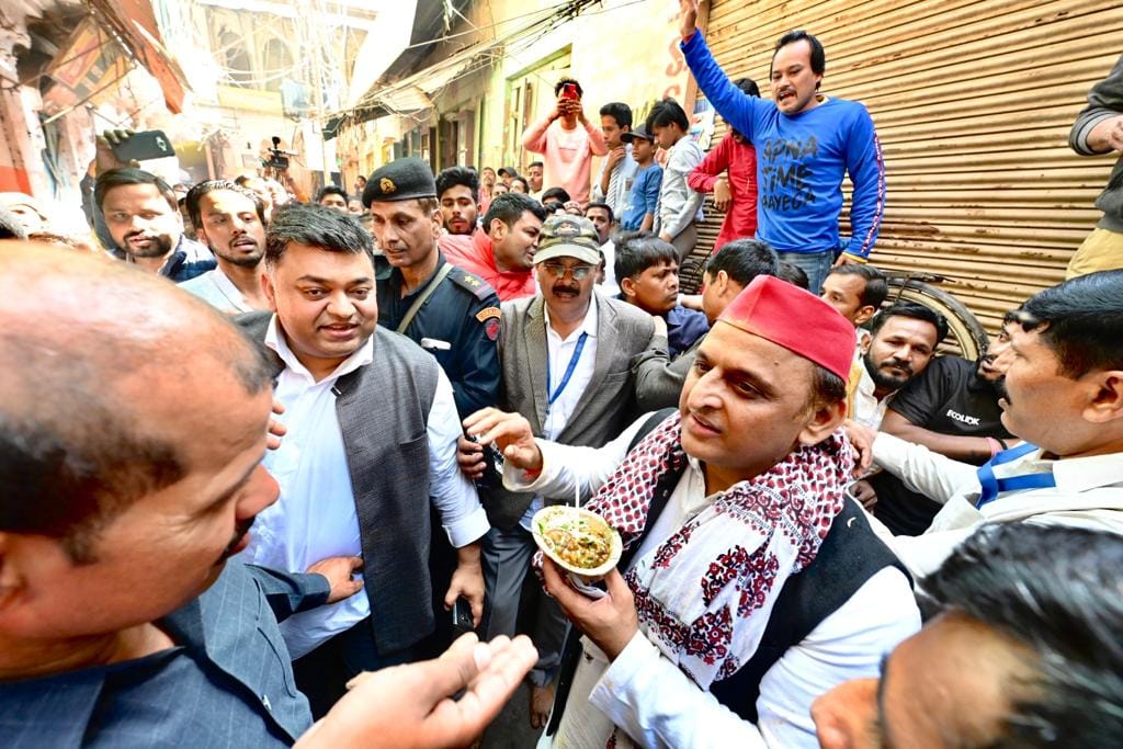 Akhilesh yadav Banarasi style in varanasi samajwadi party chief see in photos