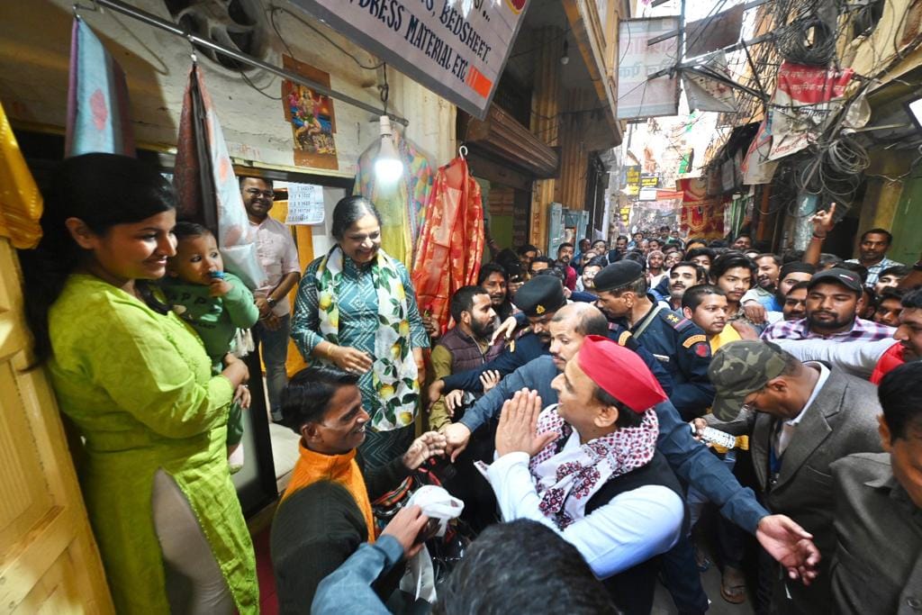 Akhilesh yadav Banarasi style in varanasi samajwadi party chief see in photos