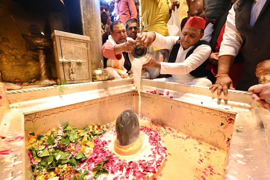 Akhilesh yadav Banarasi style in varanasi samajwadi party chief see in photos