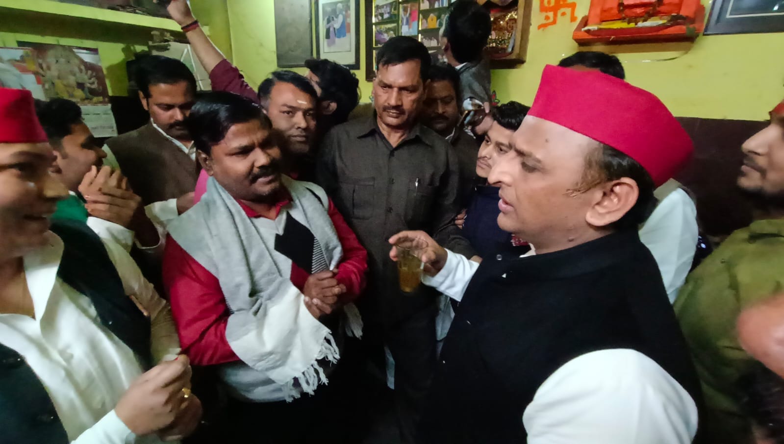 Akhilesh yadav Banarasi style in varanasi samajwadi party chief see in photos
