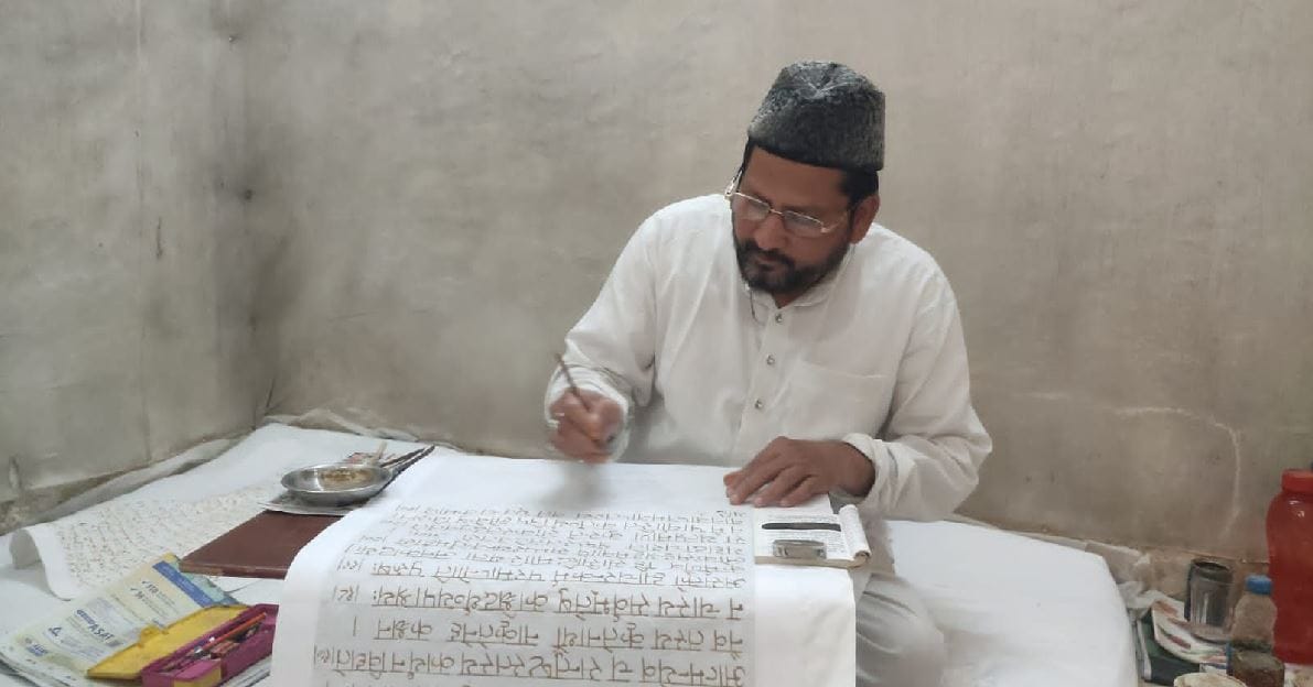 irshad Ali wrote Hanuman Chalisa on cloth made expressed his desire to present it to President