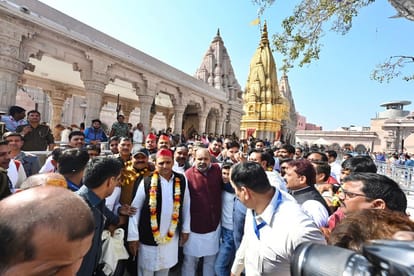 SP chief Akhilesh Yadav lashed out at BJP after visiting Vishwanath temple
