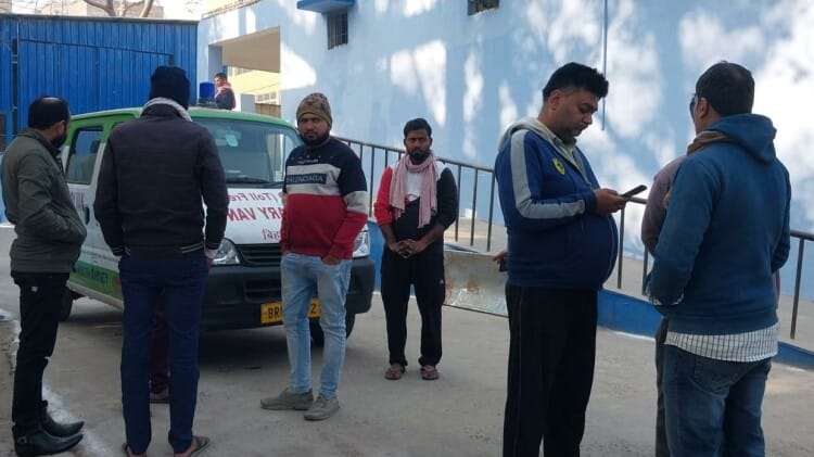 Bihar:बेगूसराय में अपराधियों ने बिजली दुकानदार को किया गोली से छलनी, दो साल पहले भी हुआ था हमला - Bihar: Criminals Shot An Electricity Shopkeeper In Begusarai, The Attack Happened ...