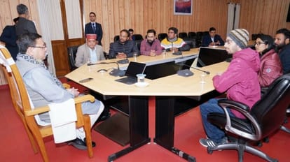 Uttarakhand: बेरोजगार संघ के प्रतिनिधिमंडल से मिले सीएम, कहा- वार्ता सकारात्मक, परीक्षा के लिए दी शुभकामनाएं सीएम धामी से बेरोजगार युवा संघ की वार्ता।