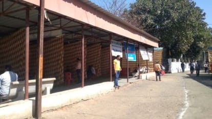 राष्ट्रीय लोक अदालत के तहत आयोजित पंडाल