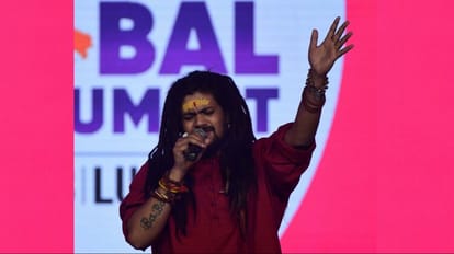 UP GIS 2023: छलका भक्ति रस, भीग उठा अंतर्मन, हंसराज रघुवंशी के शिव भजनों पर झूमे श्रोता मशहूर गायक हंसराज रघुवंशी।