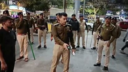 SP उतरे सड़क पर