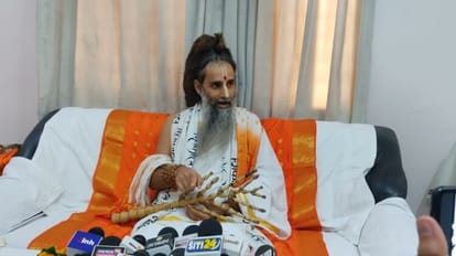 श्री आनंदम धाम ट्रस्ट के पीठाधीश्वर ऋतेश्वर महाराज