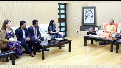 यूरोपियन इन्वेस्टमेंट बैंक के प्रतिनिधिमंडल के साथ मुख्यमंत्री योगी आदित्यनाथ।