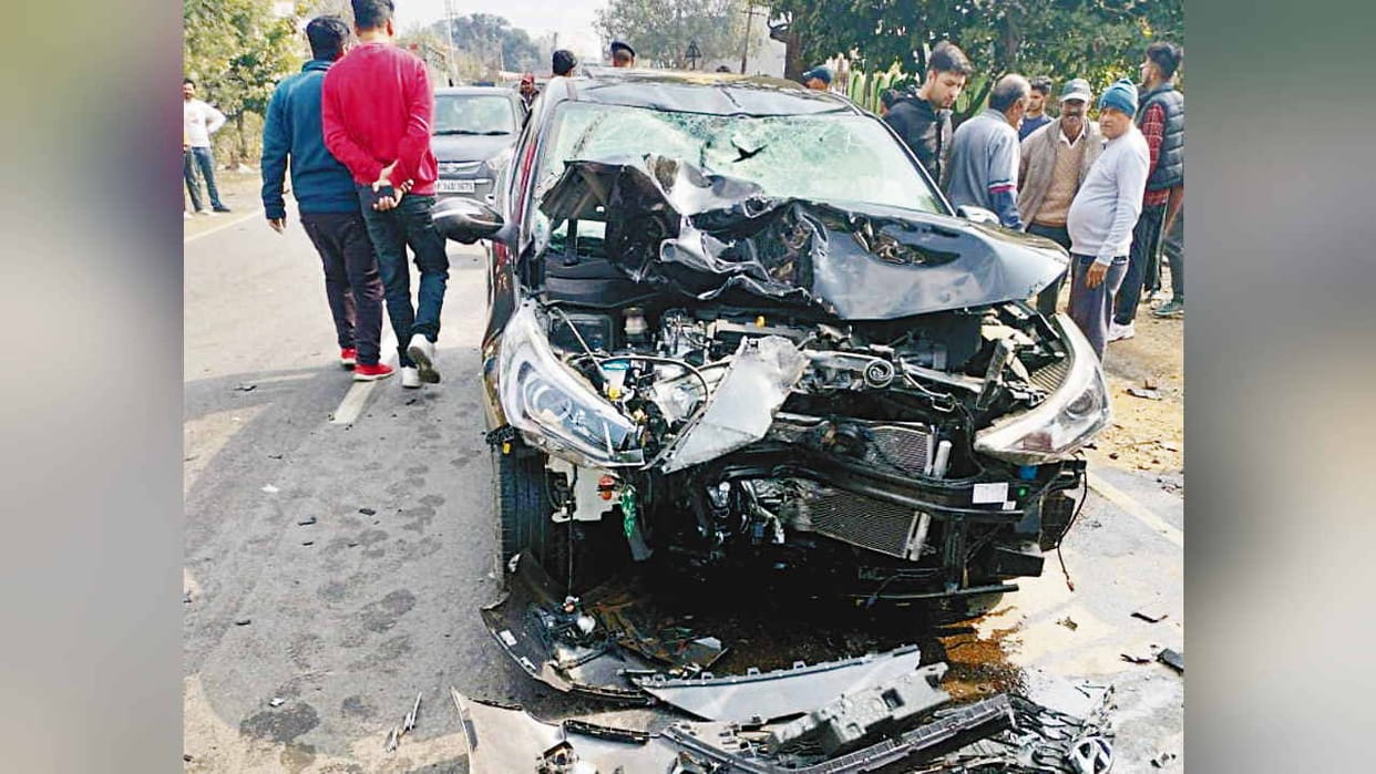 Road Accident kangra: Class 12 student died, another injured in car-bike collision