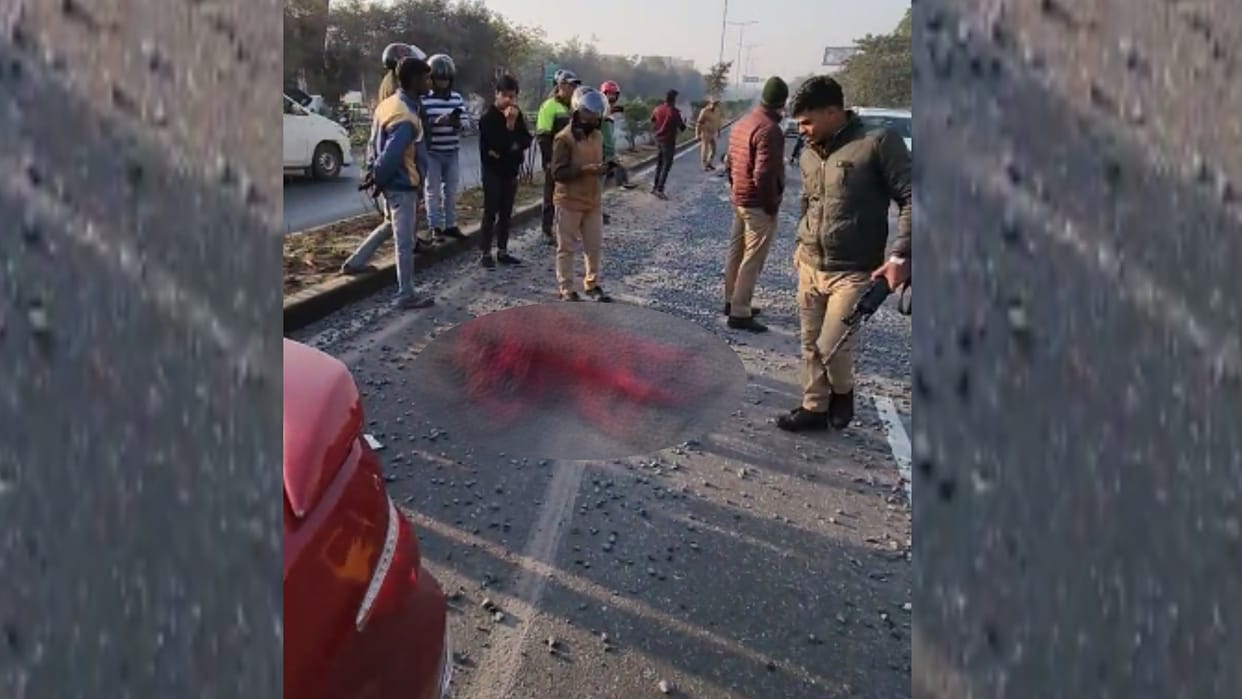 A woman died in an accident in Vibhutikhand Thana keshtra in Lucknow.
