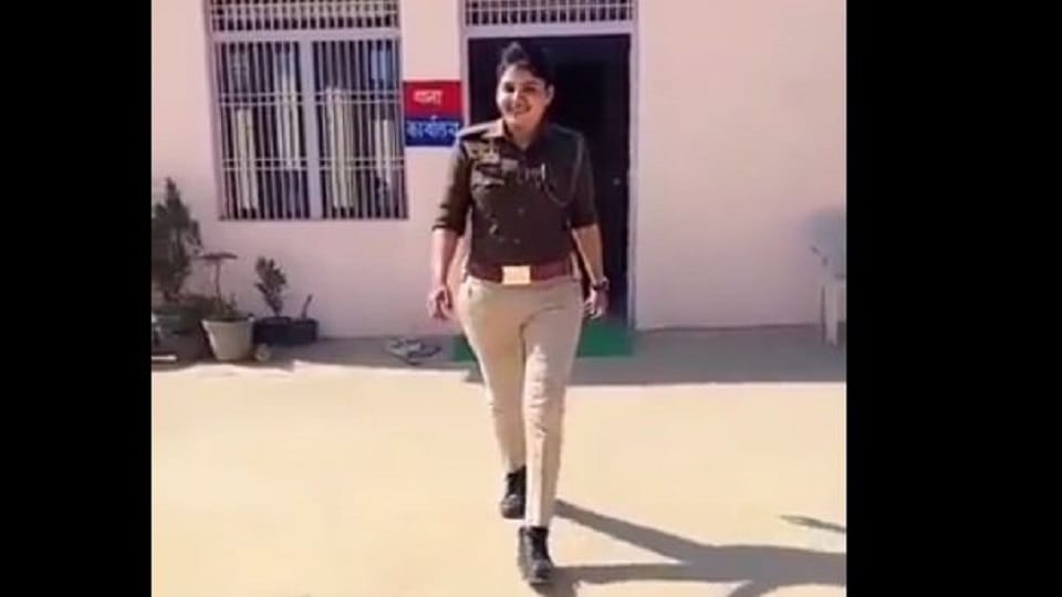 up police Women constables reel on Instagram During Job