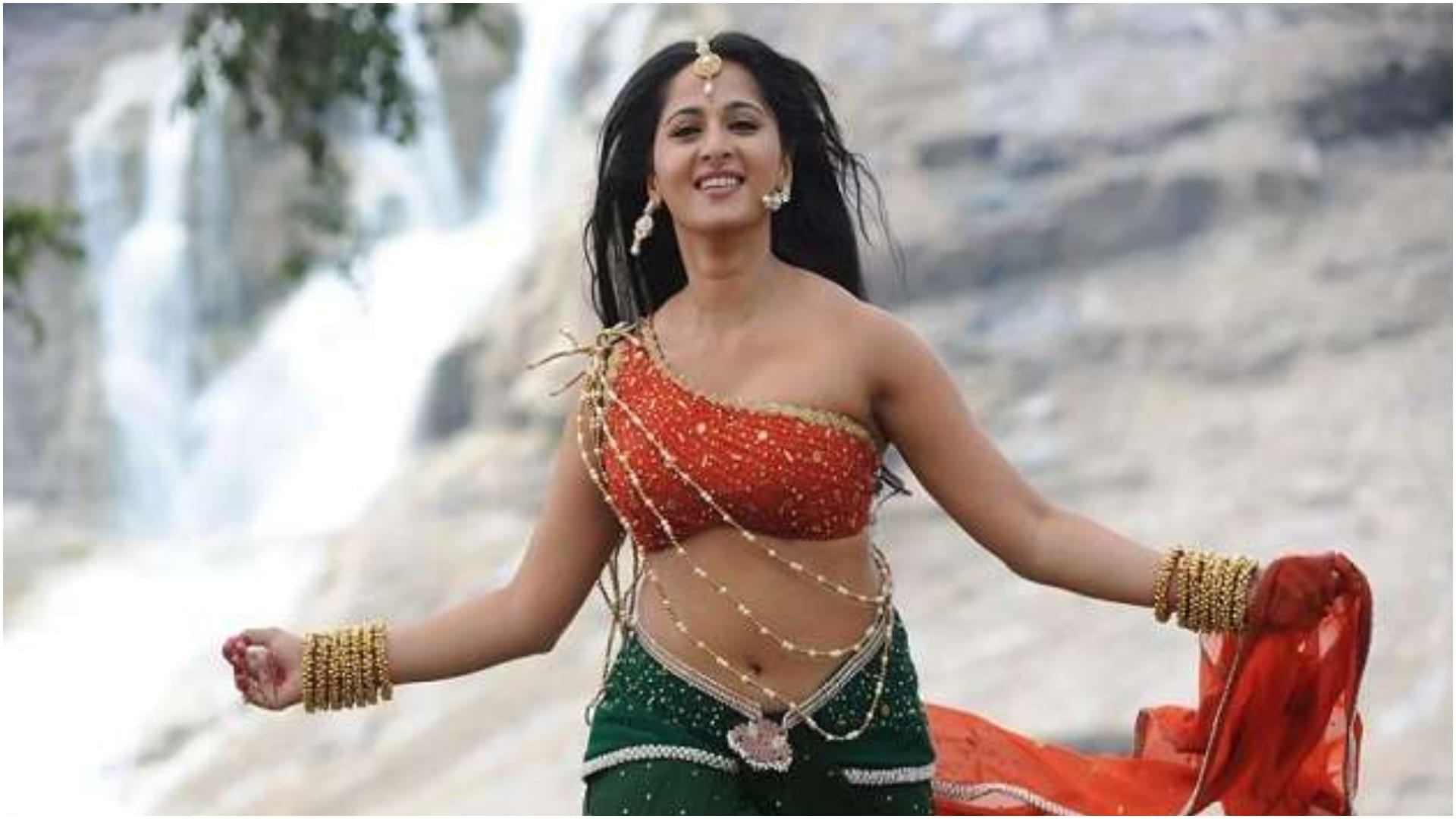 these south actresses are owners of crores know about Anushka Shetty Rashmika Mandanna Samantha Ruth Prabhu