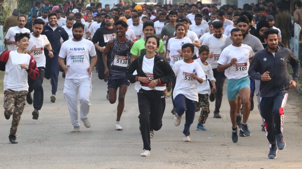 IT experts ran from Chandigarh Club to Sukhna Lake on Saturday morning for their better health