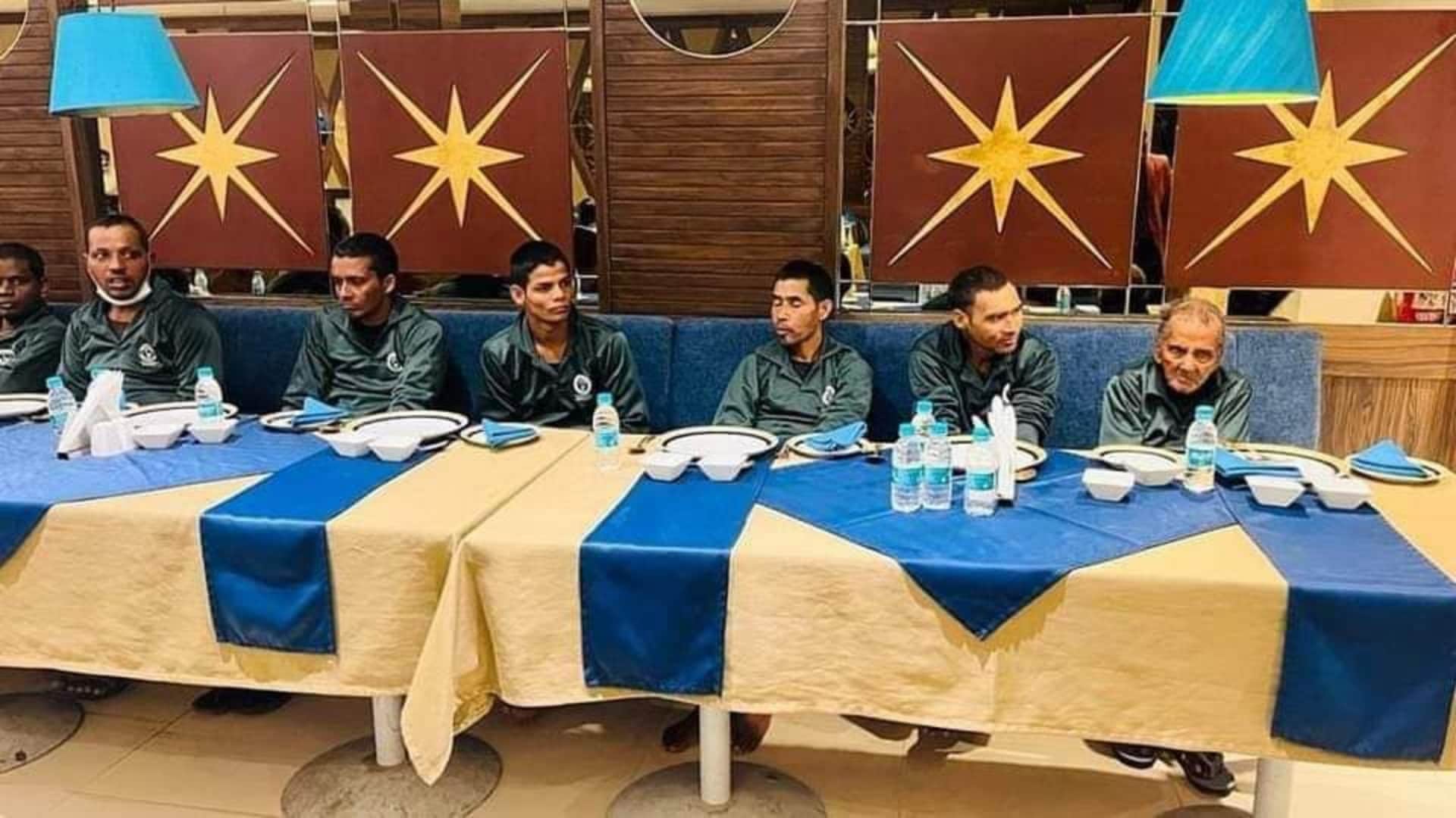 Gwalior ias kishor kanyal wins poor people heart invite them on shahi lunch in 3 star hotel look at emotional