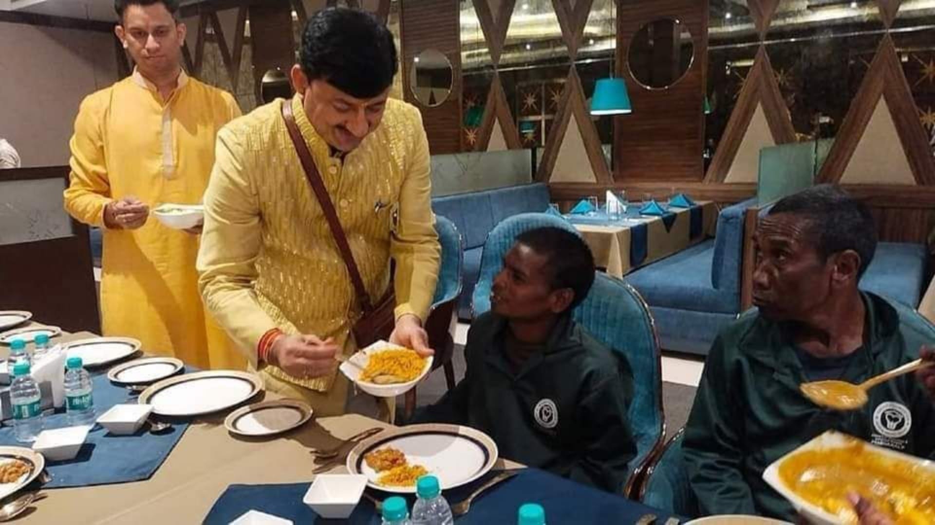 Gwalior ias kishor kanyal wins poor people heart invite them on shahi lunch in 3 star hotel look at emotional