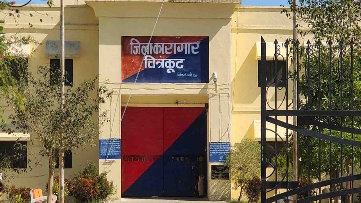 Chitrakoot: Police arrested wife Nikhat who went to meet MLA Abbas Ansari in jail