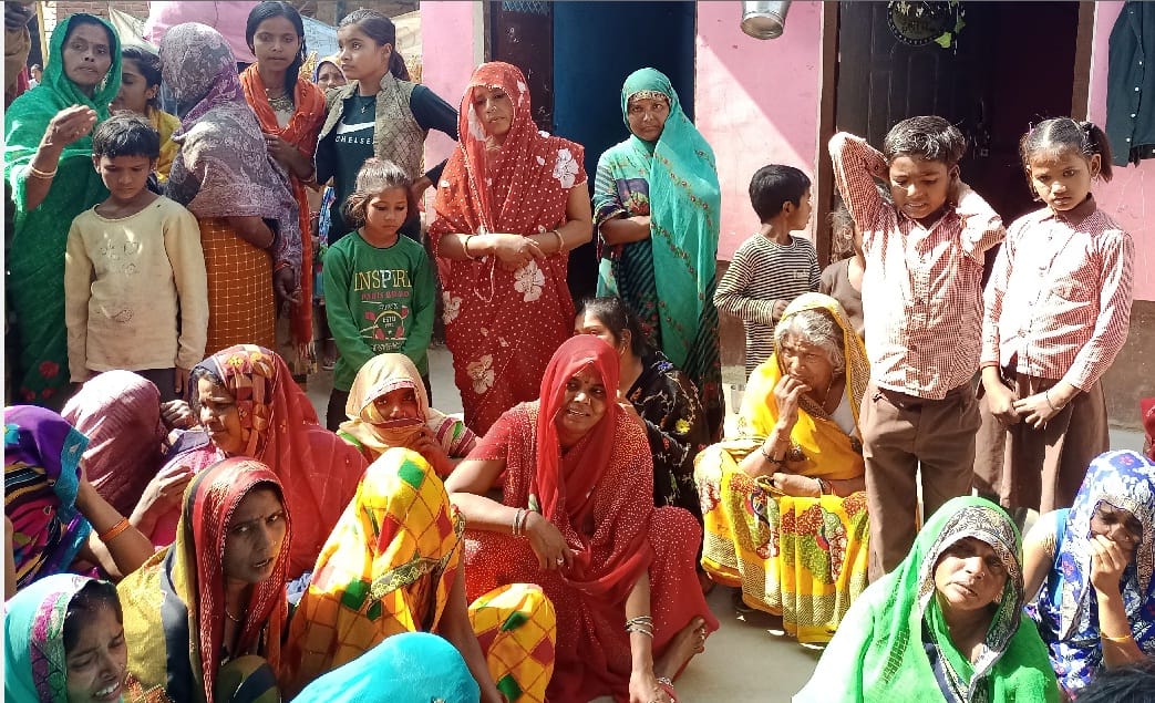 Insisting to go to her husband the wife hanged herself in Banda
