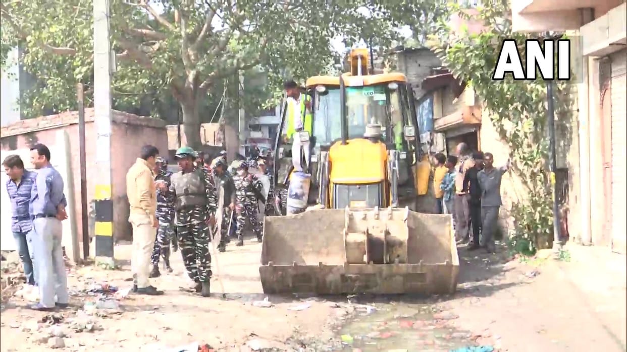 Anti encroachment campaign of DDA run in amid tight security in Mehrauli of Delhi