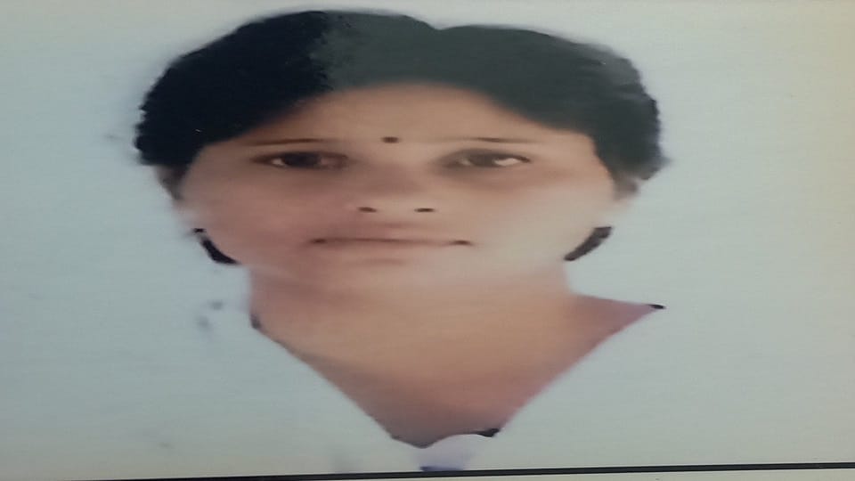 Eight lakh loaned to the woman not giving back Shikshamitra committed suicide