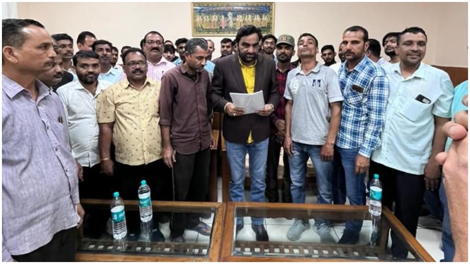 bureaucracy dominates the Gehlot government MP Hanuman Beniwal says in Jodhpur