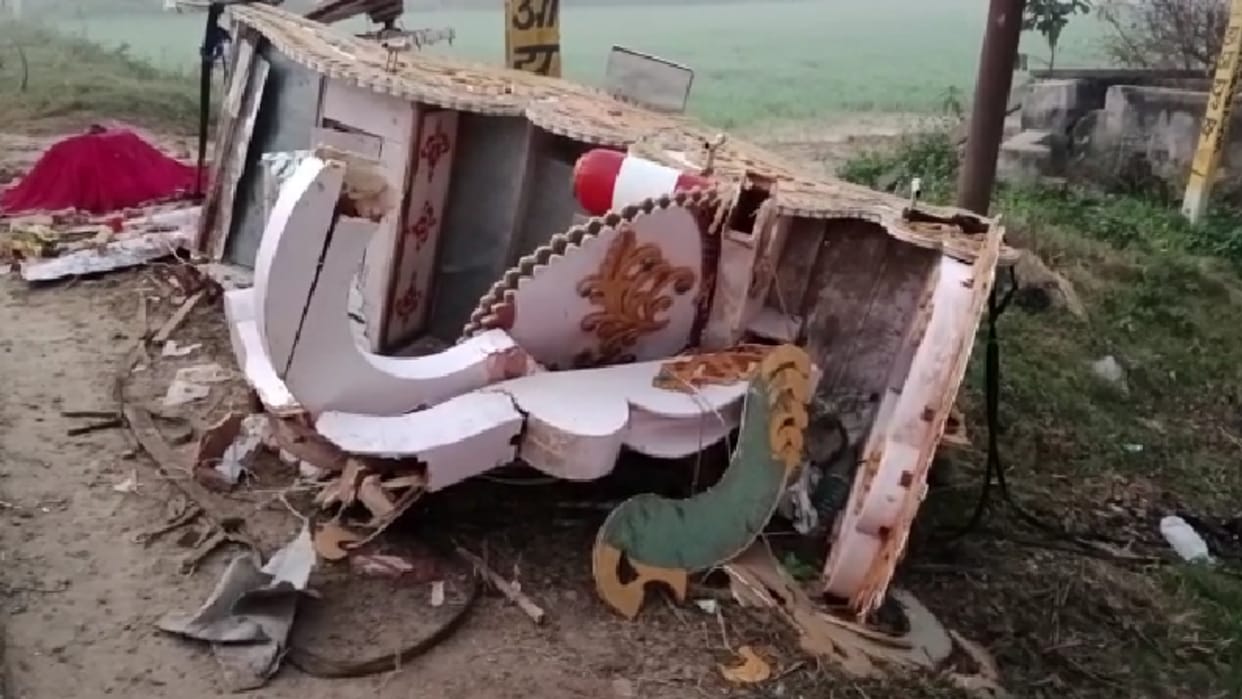 Meerut: Three people died and many were injured in a truck collision in Lavad