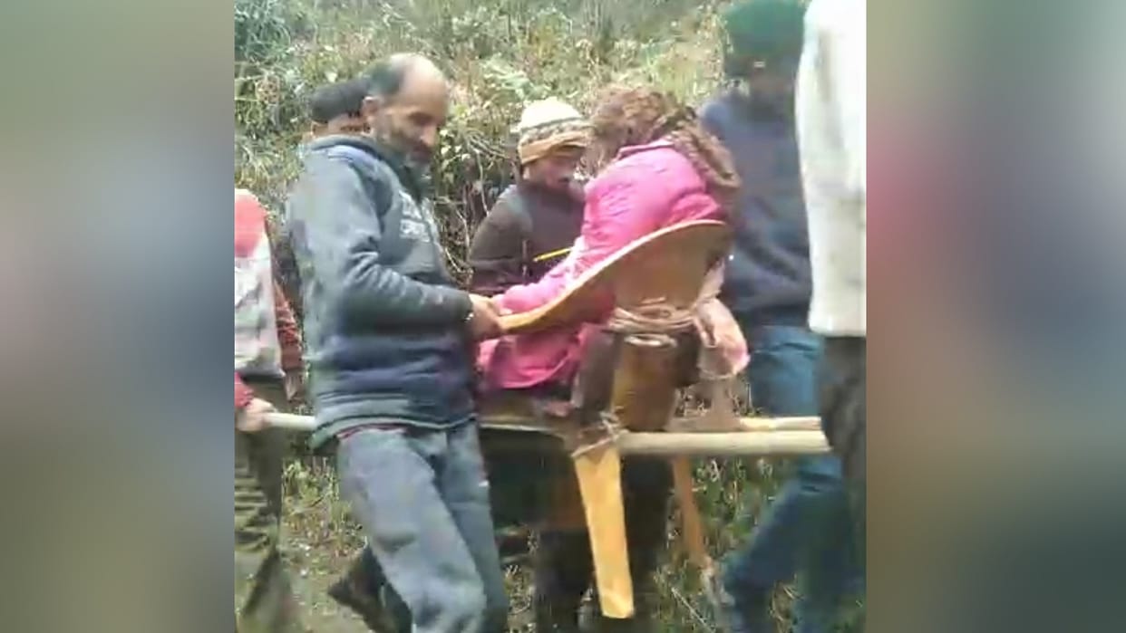 shimla news: no road connectivity kuddu panchayat pregnant woman walk four kilometers
