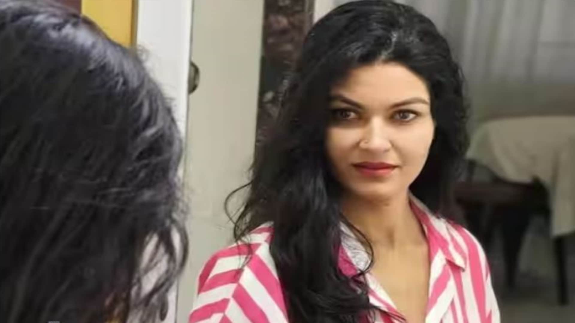 Rajasthan Valentine Week Pooja Singh You Will Stunned to See Her Pictures Who Describe Herself as Wife of Lord