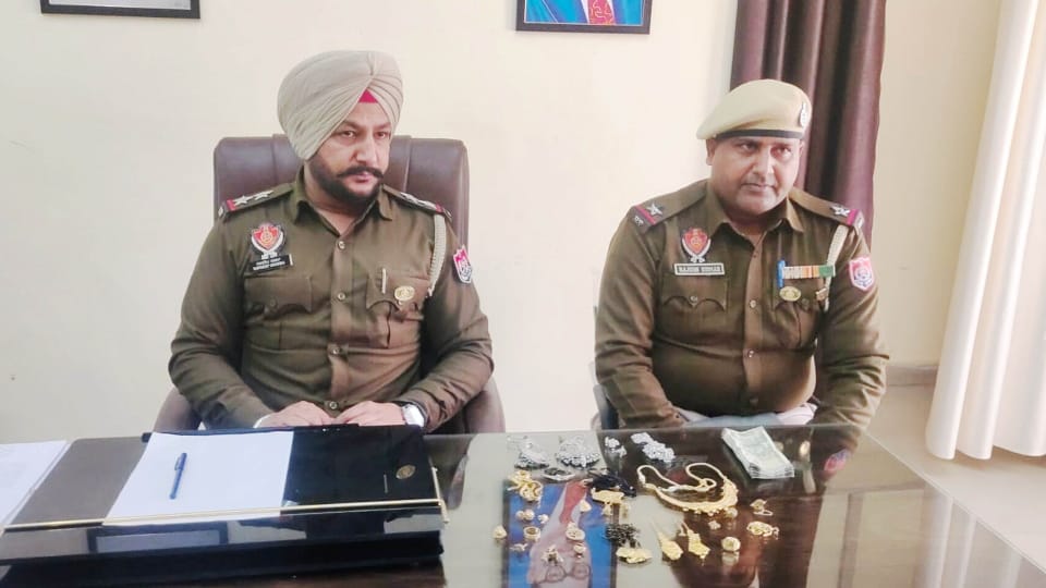 Pathankot Police arrest minor girl in case of theft in Mohalla Ramnagar