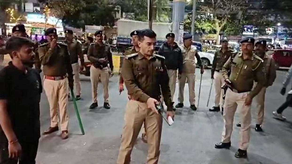 Ratlam Seeing the increasing crime in Ratlam, SP himself came on the road