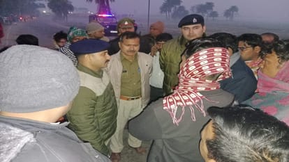 Meerut: Three people died and many were injured in a truck collision in Lavad