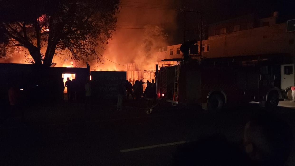 Haridwar Rishikesh Highway: Fierce fire in PNG central storage house in Raiwala