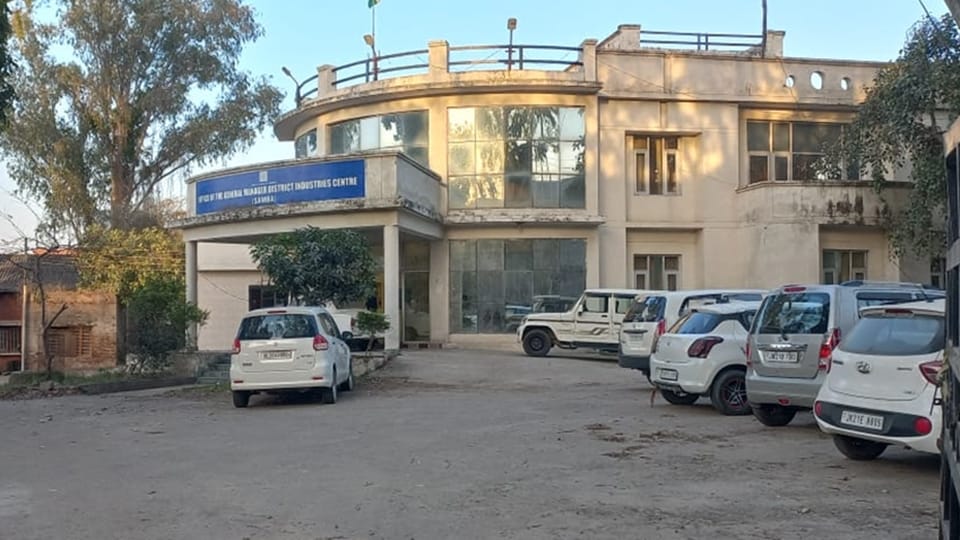 Jammu Kashmir CBI arrest Junior assistant arrested taking bribe in Samba