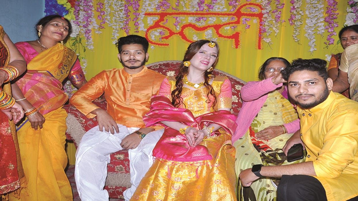 Pratapgarh Russia Veronica fell in love with Belha's Amit, came with her family for seven rounds